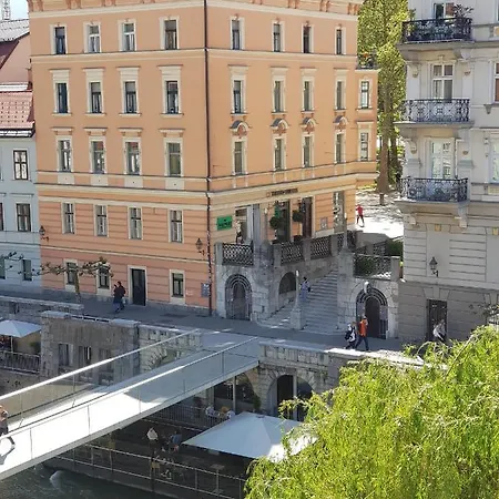 Above Ljubljanica River Appartement